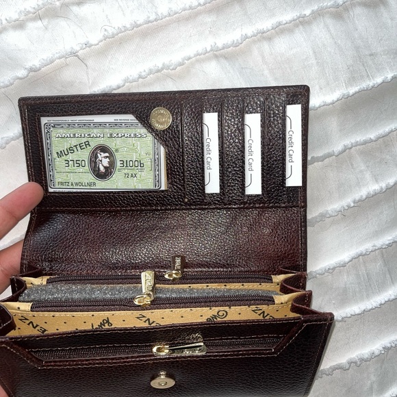 100% Leather- Men’s Wallet And Women’s Satchels And Carry-on Purses - Picture 13 of 16